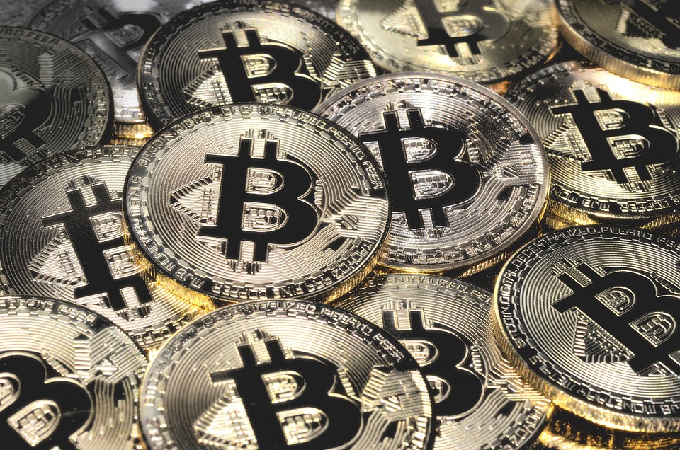 Las ventajas y desventajas de la historia de Bitcoin: ¿Vale la pena invertir en esta criptomoneda?